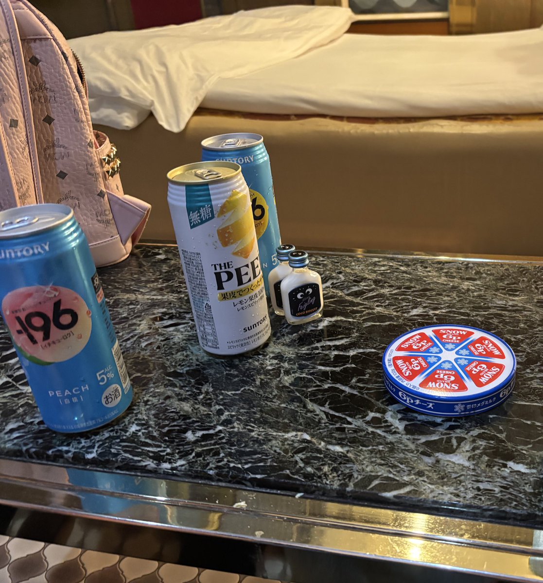rdqovs's tweet photo. 卒業式やった日に飲み来てておもろい https://t.co/Za3PCXWyXk