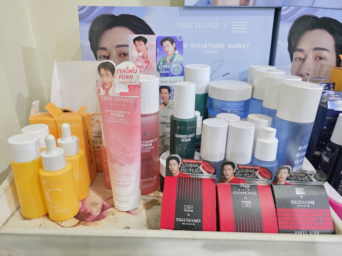 วันนี้กลับมาบ้าน ขึ้นไปหาพลังใจ OMG 
เราเป็นแฟนศรีจันทร์ และ น้องแบมแบม มาเข้าปีที่2 แล้ว (ใช้พร้อมน้องแบม)  ❤️ คุณภาพ ราคา เหมาะกับทุกสภาพผิว ตอบโจทย์ผิวทุกรูปแบบ 
แปะหลักฐานการใช้จริงค่ะ 🥰🥰🥰🥰🥰🥰
<a href="/srichand1948/">srichand1948</a> 
#SRICHANDCamelliaPDRN
#ศรีจันทร์ผิวโกลว์ใสไม่สะดวกหมอง