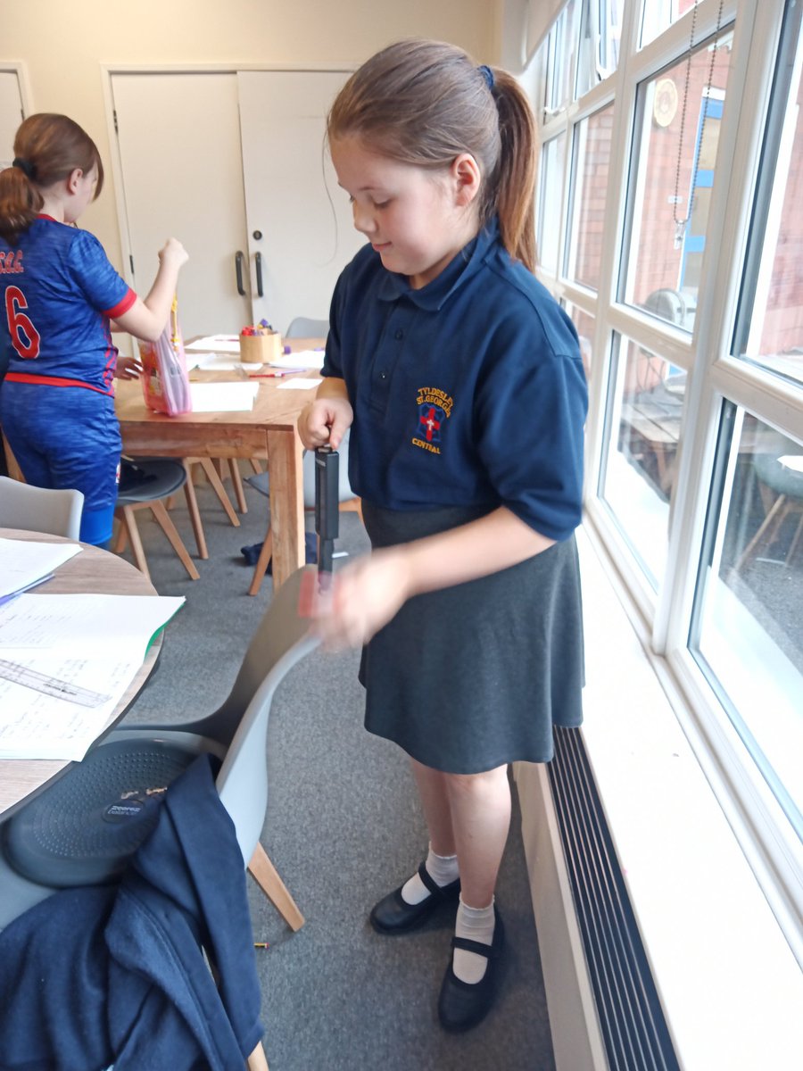 Today we measured the Newtons to lift items around the classroom using Newton Meters⚛️ <a href="/MrGSGC/">Mr Grogan</a>