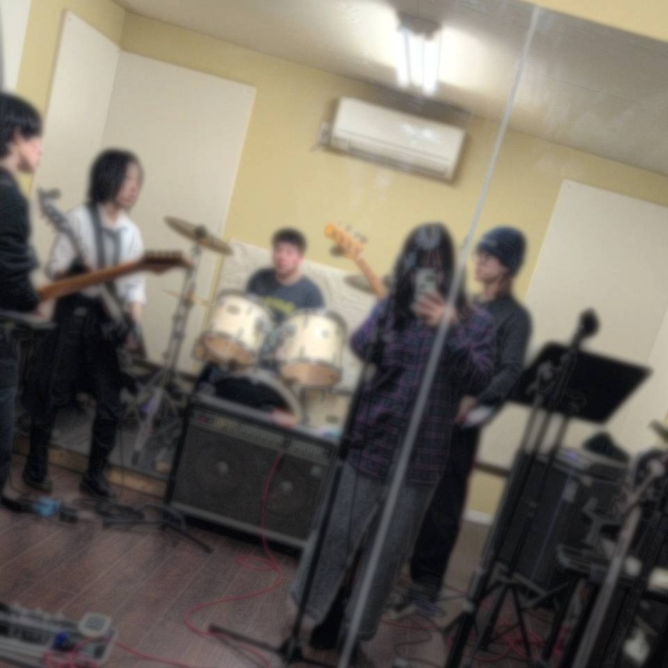 deep_rose666's tweet photo. 本日も練習でした!明日は
いよいよ本番です!
DEEP ROSE頑張ります!💪
#ELLCUBE
#DEEPROSE
#ート・マク・オマ・ナイー
#トマクオマナイ https://t.co/cbga6hm77H