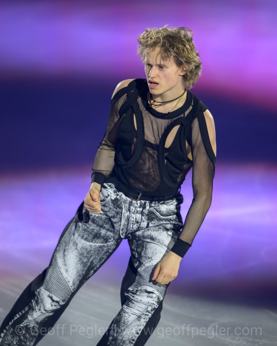 Ugh he looks soo good (cr: geoff pegler)