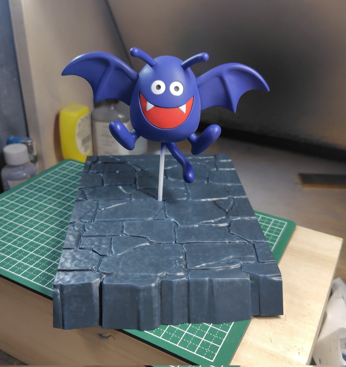 ドラキー ベースの塗装 1色目 凹みにジャーマングレー 2色目 撮り