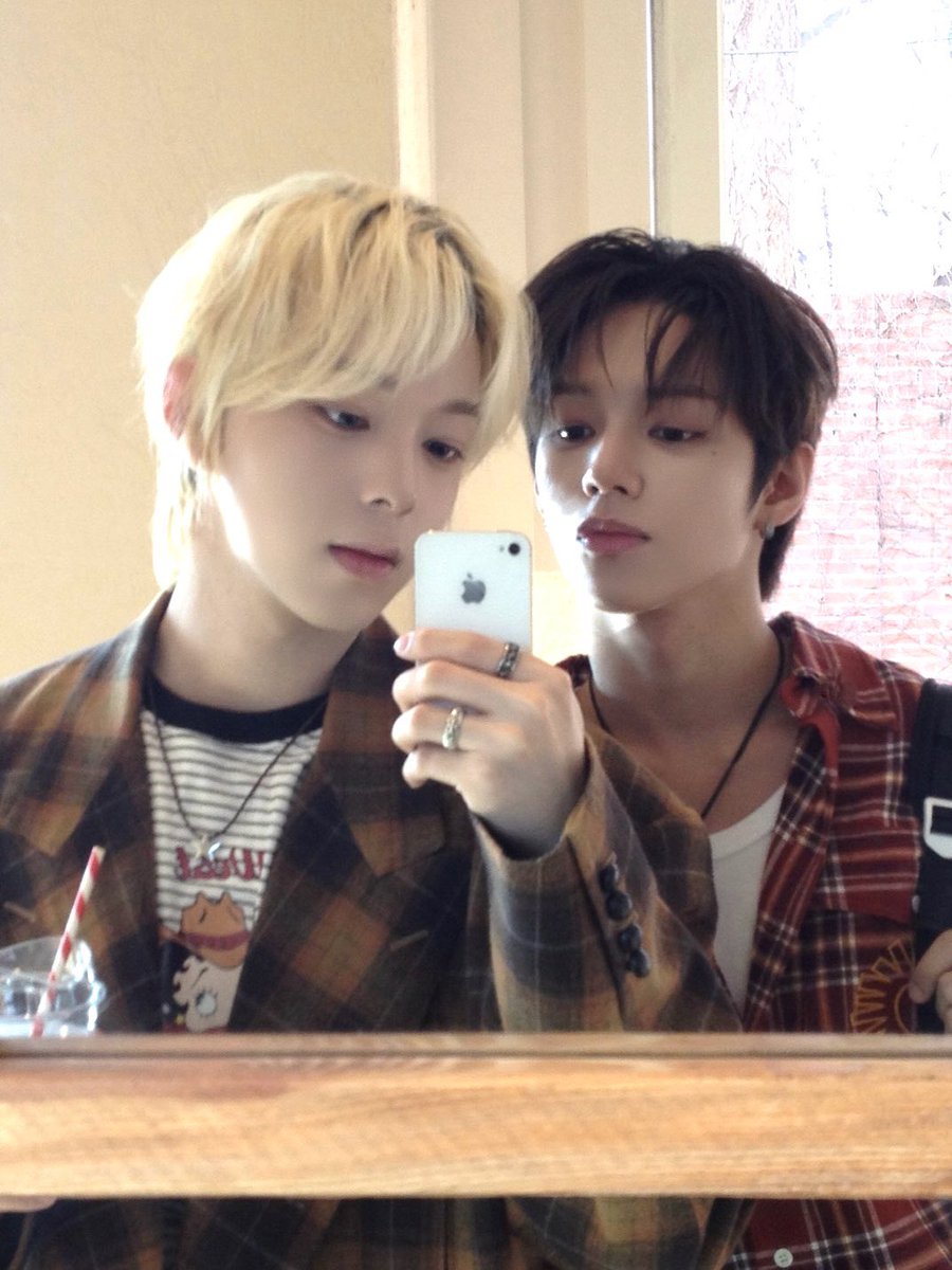 Visual duo’s day out! What a serve! ❤️‍🔥

#AHOF #아홉
#AHOF_JL #제이엘
<a href="/AHOF_official/">AHOF</a>