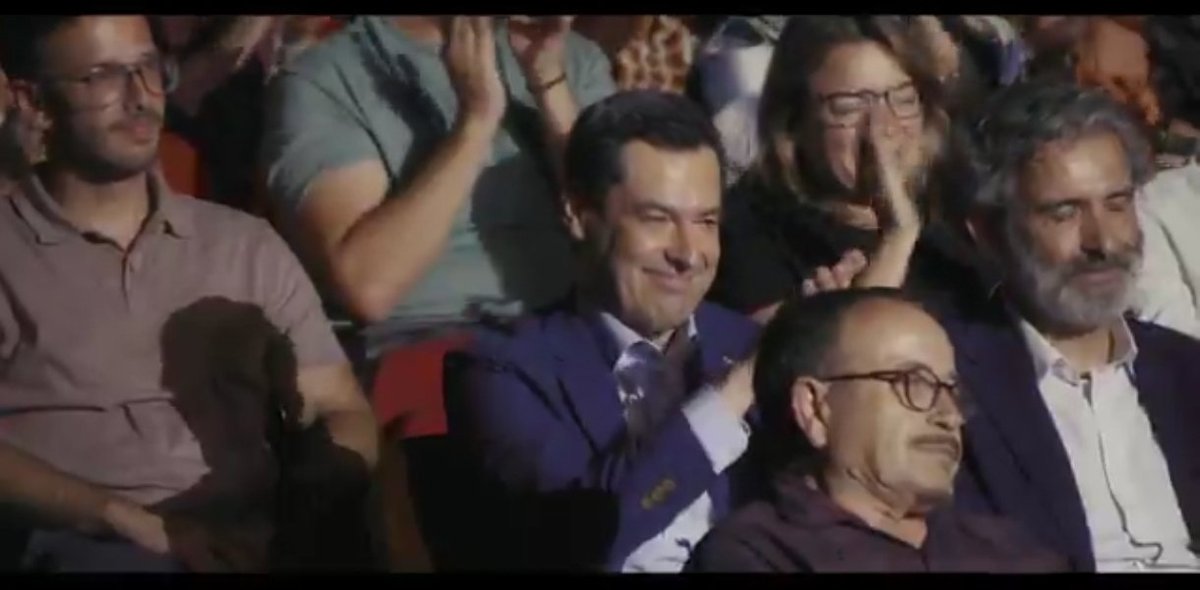 ¿Y esto de enfocar todo el rato al presidente Juanma Moreno Bonilla riéndose y dando palmas mientras habla el famoso cómico andaluz?