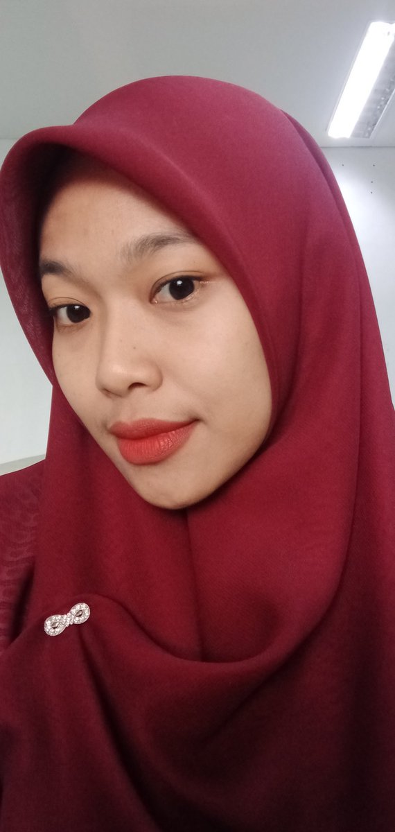 inijugayeni's tweet photo. Tau gk kenapa cewe kalo poto kepalanya selalu miring? Karna dia butuh sandaran, hiyahiyahiya 🤭 https://t.co/uZmuPjSdDq