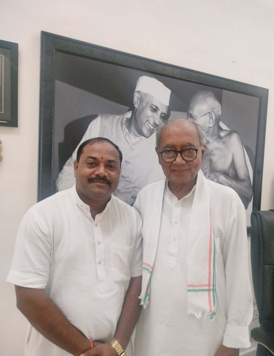 परम् श्रद्धेय पुर्व मुख्यमंत्री आदरणीय राजासाहब दिग्विजयसिंह जी को जन्मदिवस कि हार्दिक शुभकामनाएं बधाईयां 🌹🎂🌹
#Digvijaysingh