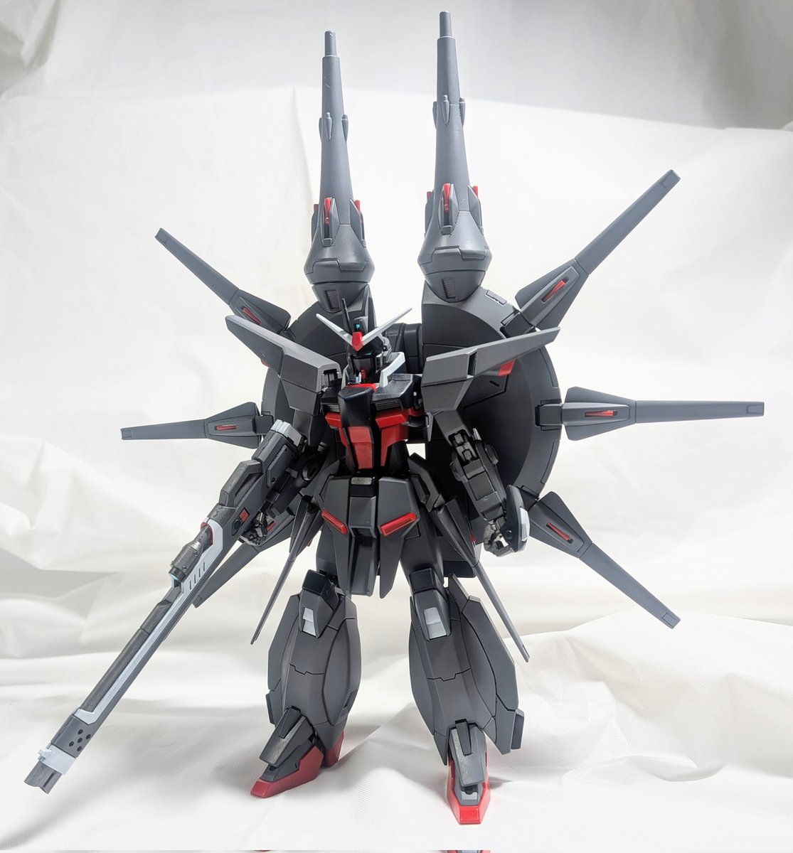 RT @macn59006477: 1/144スケール HGCEレジェンドガンダム完成！ 製作