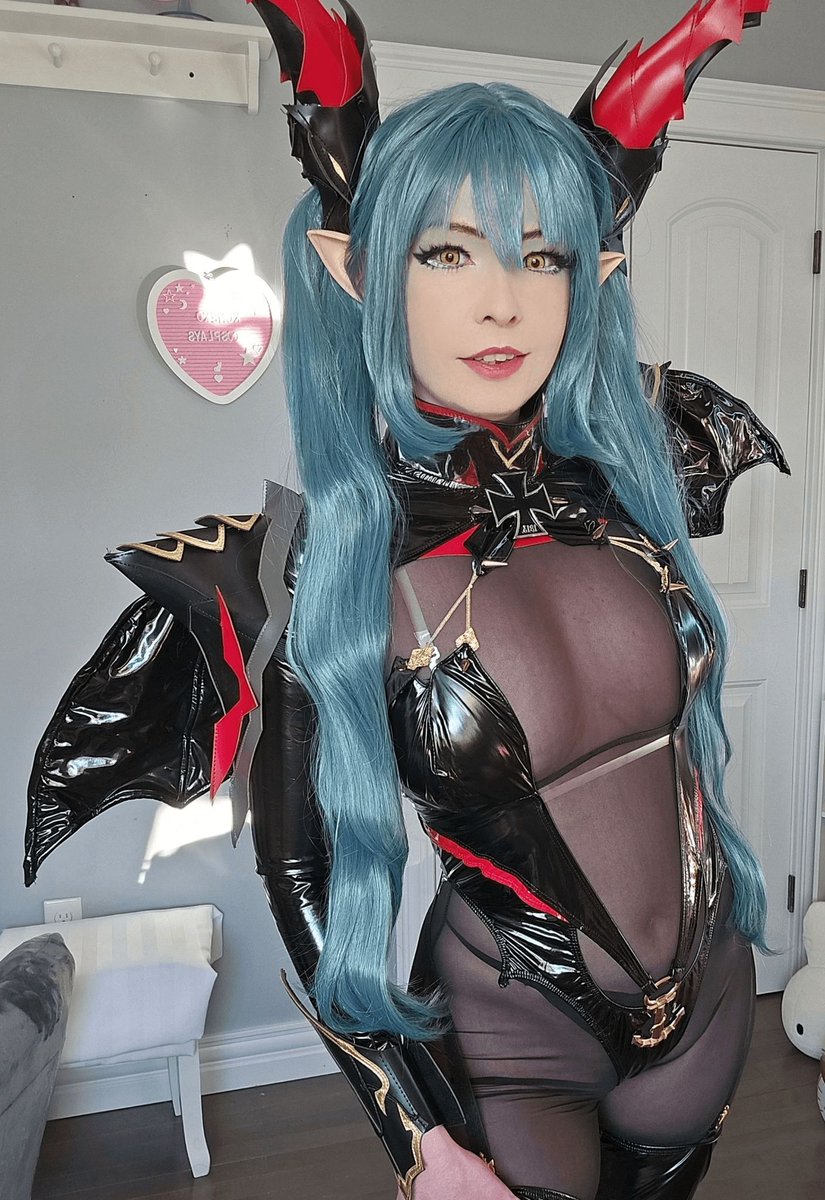 konekocosplays's tweet photo. One of my most bad-a$$ cosplays >:3 
Also one of the most annoying to wear XD 
#AzureLane #Regensburg https://t.co/hk3HIquMgk