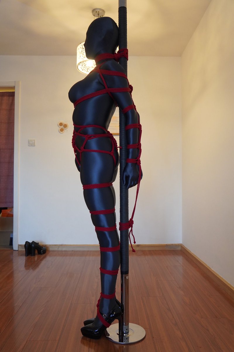 Aizifudeax's tweet photo. Ax的绳局
超爱的直臂立柱罚站❤️
被缚:@wave_sinusoidal 
#紧缚 #bondage #直臂狂魔 https://t.co/TSR0oNbsBj