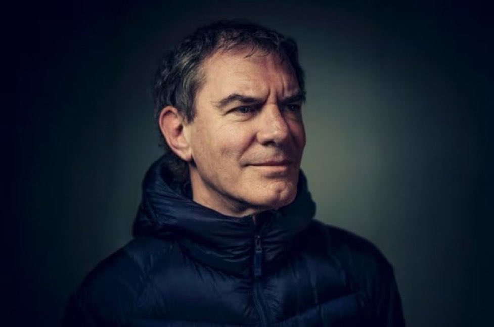 Ha muerto un hombre libre.

Y lo echaremos tanto de menos.

Descansa en paz, querido Darío Lopérfido.

<a href="/LoperfidoDario/">Dario Loperfido</a> 

———
Y este maravilloso artículo que nos dejó sobre la ELA, el amor, la vida y la muerte. 

Testimonio de su inteligencia, valentía y dignidad: