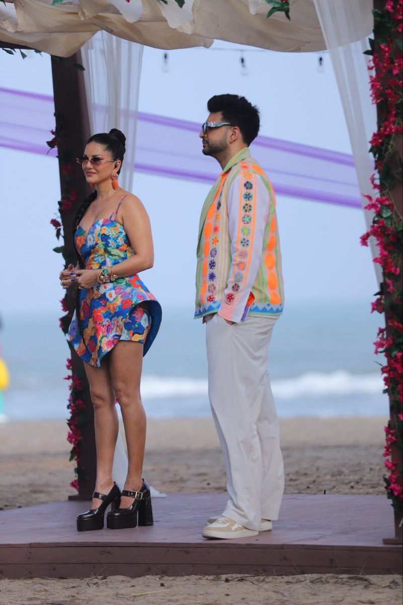 SunnyLeone's tweet photo. The most awaited episode is here❤️ When Pyaar meets Paisa❤️‍🔥💰
.
.
.
#sunnyleone #splitsvillax6 https://t.co/TkmTAaJoWW