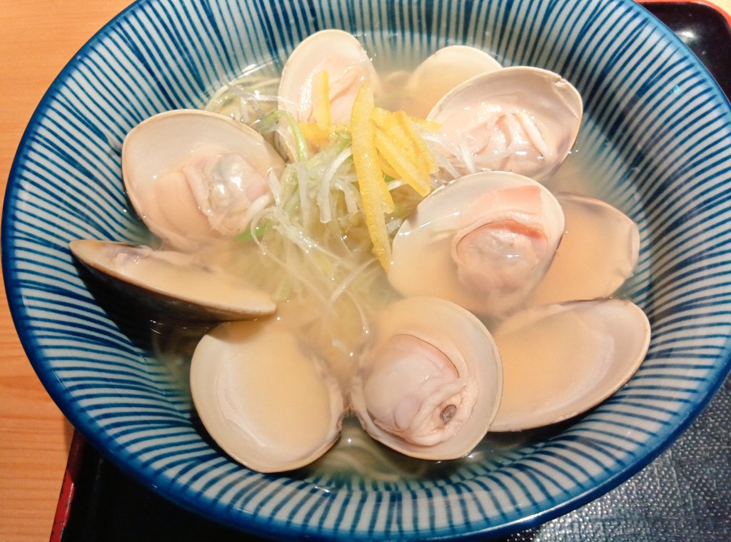 komoguab's tweet photo. スタバの白桃フラペチーノもはまぐりラーメンも美味しかったです🍜
はまぐりの中から小さなカニが出て来て驚きました🦀 https://t.co/WE96Csy3ek