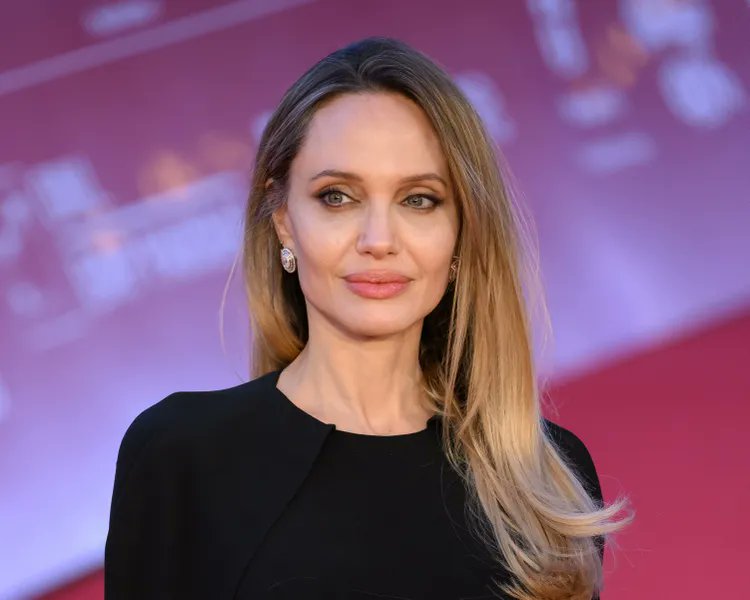JMNewsNetwork_'s tweet photo. "Arabs and Muslims are not terrorists. The world should unite against the enemy."

— Angelina Jolie https://t.co/b9YN60gDxy