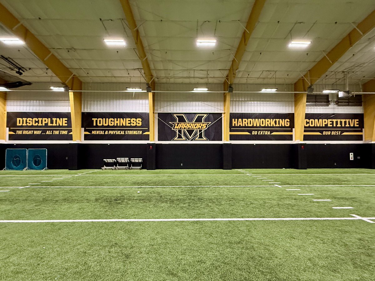 Waterboy_Miles's tweet image. Big banners, big branding! The indoor athletics facility at Memorial HS got a massive upgrade with @waterboy_tx recently. The student athletes who use this facility love it and so do we!!

#WaterboyGraphics #WeBrandBig #WhenCultureMatters #CampusBranding #SchoolBranding #Branding