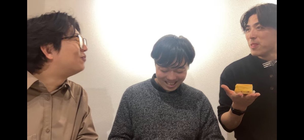 YutoGanba's tweet photo. あたいも33歳になりました！
太って顔も丸くなりました！
今さらプレステ5にハマってます！
仕事先の仲間と楽しくケーキ食べながら配信に参加しました！😆

33歳も全力で楽しんでカッコよく生きるよ！✨ https://t.co/xYkyPwcawk