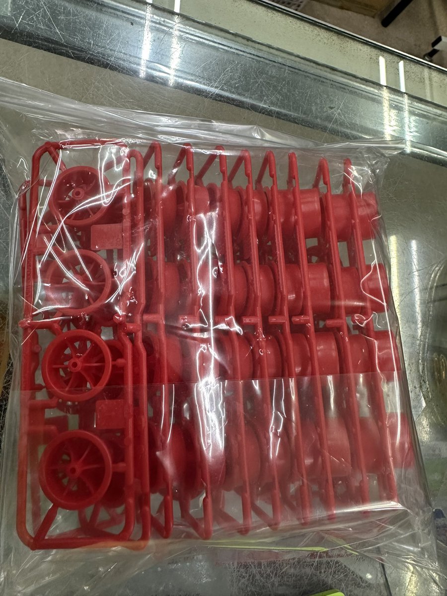 ミニ四駆ホイール（赤） 入荷しました。