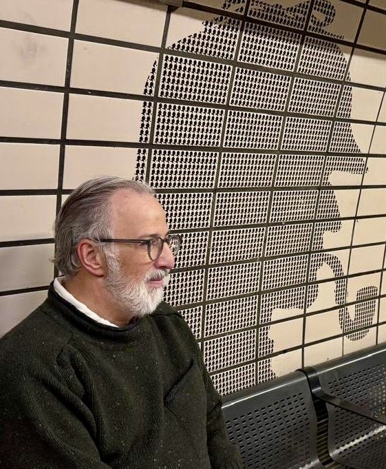 57 vueltas al sol.
Cada vez con más método.
Mucho que agradecer.
Algunos misterios por resolver
y nuevas páginas por escribir.