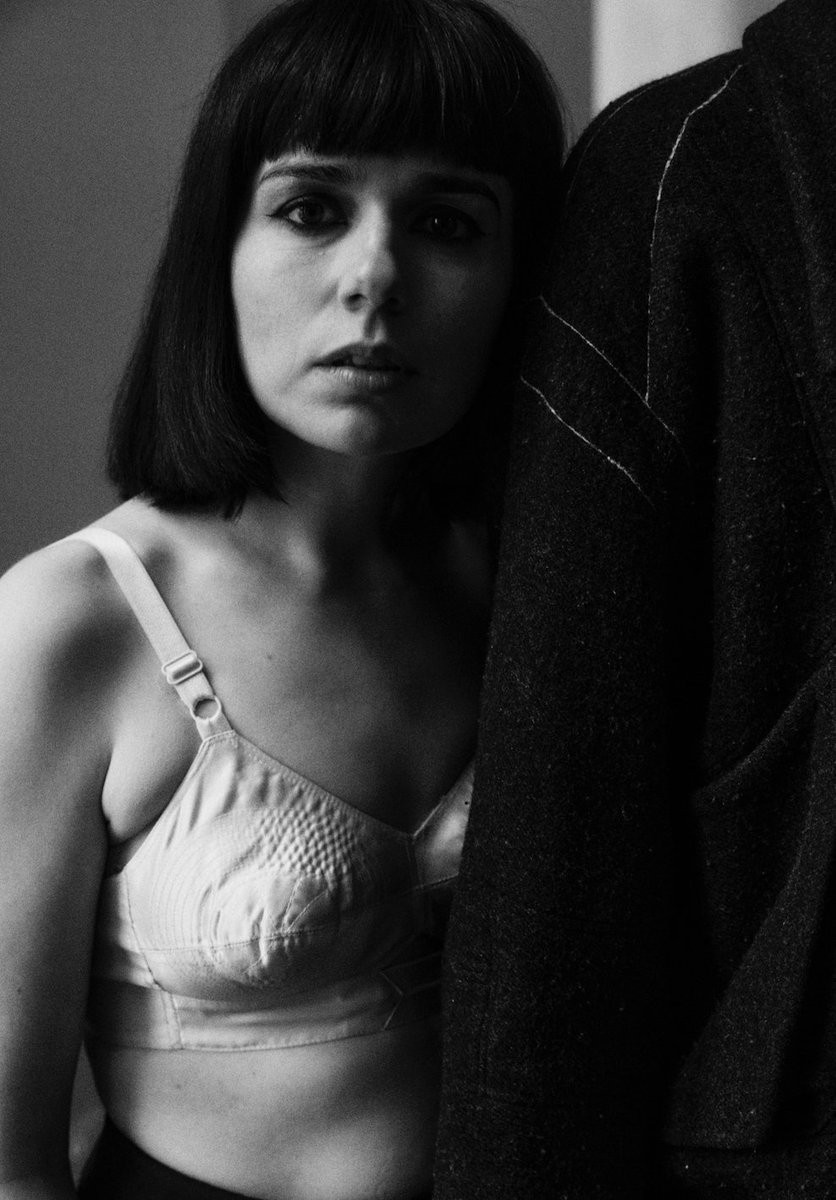 bizzarremag's tweet photo. Following the announcement of her debut solo album 'Pain Will Polish Me', New German Cinema, the solo project of @fearofmen's Jessica Weiss, shares new single, “Swirling Pain”
https://t.co/4HInYAAy3T
@SSanctity https://t.co/CuBXKslDNy