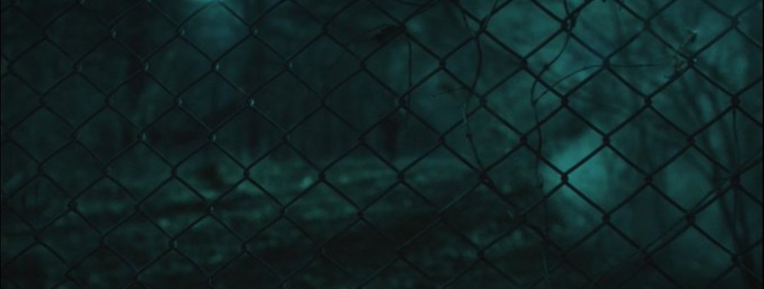 دراما شدتتني من أول ثانيه خمس اطفال بيهربوا من مكان اشبه من السجن ومن سايكو عايز يخلص عليهم كلهم ولحد دلوقتي معرفناش مين اللي عاش ومين اللي نجي حلقه أولي رهيبه والتصوير والإخراج يجنن ❤️‍🔥 
#blind