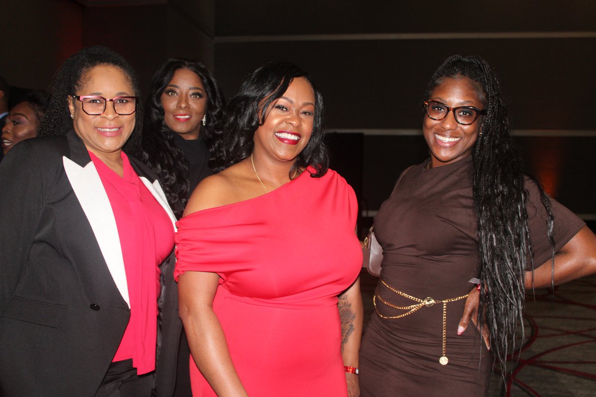 North Shore 10th Grade Center tweet media