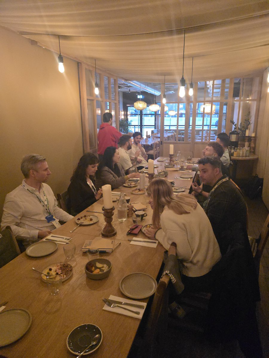 Impression tweet media