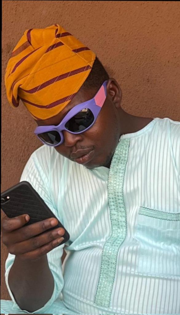 What's the differences between Gmail and Email??