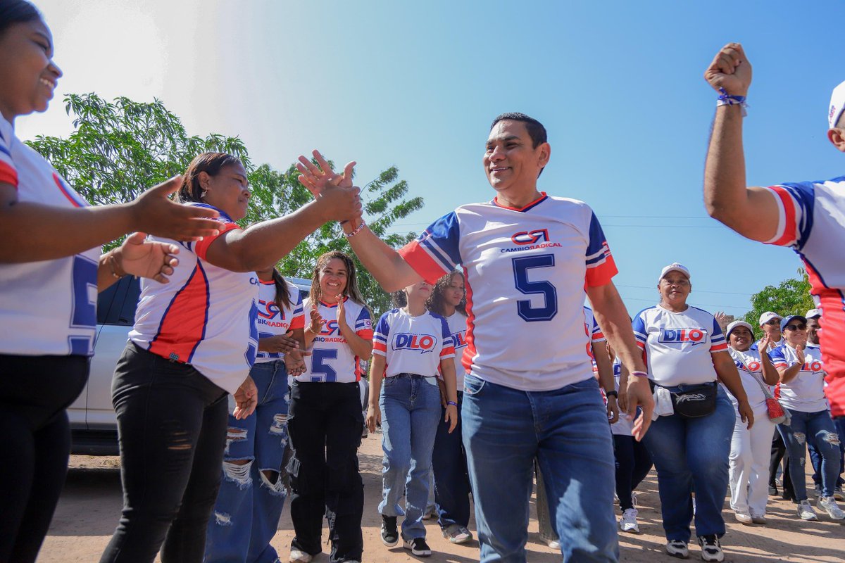 TuperfilNet's tweet image. ¡La Ruta CR5 pisa el acelerador!
El senador Didier Lobo suma apoyos en el Cesar y alista cierres masivos rumbo al 8 de marzo.
¿Se consolida como una de las maquinarias más fuertes del departamento?
#DidierLobo #CR5 #Cesar #Elecciones #Política

tuperfil.net/ruta-cr5-acele…