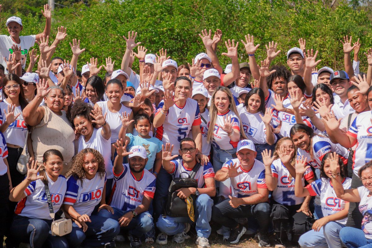 TuperfilNet's tweet image. ¡La Ruta CR5 pisa el acelerador!
El senador Didier Lobo suma apoyos en el Cesar y alista cierres masivos rumbo al 8 de marzo.
¿Se consolida como una de las maquinarias más fuertes del departamento?
#DidierLobo #CR5 #Cesar #Elecciones #Política

tuperfil.net/ruta-cr5-acele…