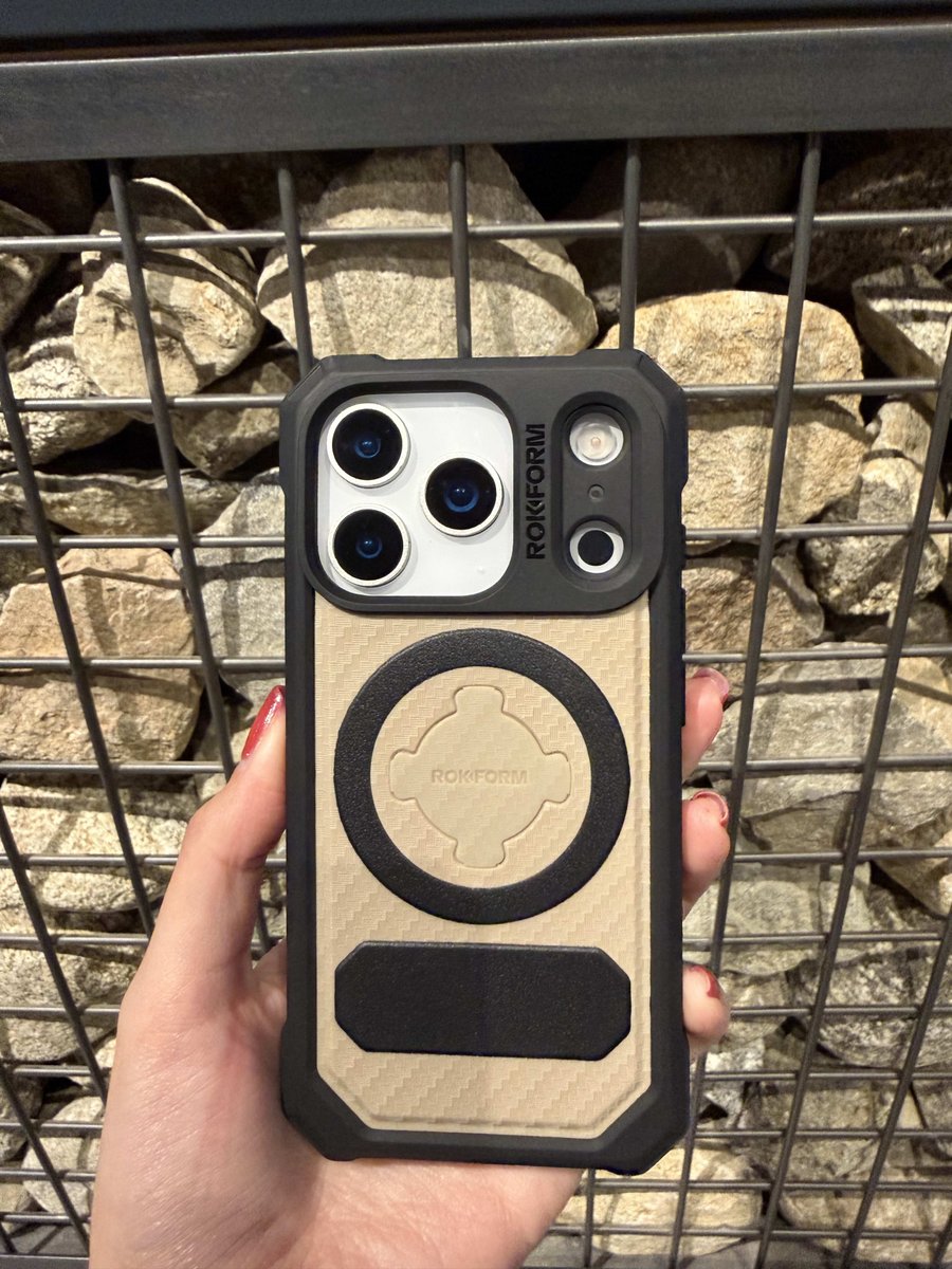 ROKFORM's tweet image. Last chance to score a Limited Edition Desert Storm case. 🏜️
This giveaway ends TONIGHT! Head to our pinned post on IG and get your final entries in before it’s too late. Good luck! 💪
🔗 instagram.com/p/DUi-P0ik7qS/… .
.
.
#ROKFORM #Giveaway #PhoneCase