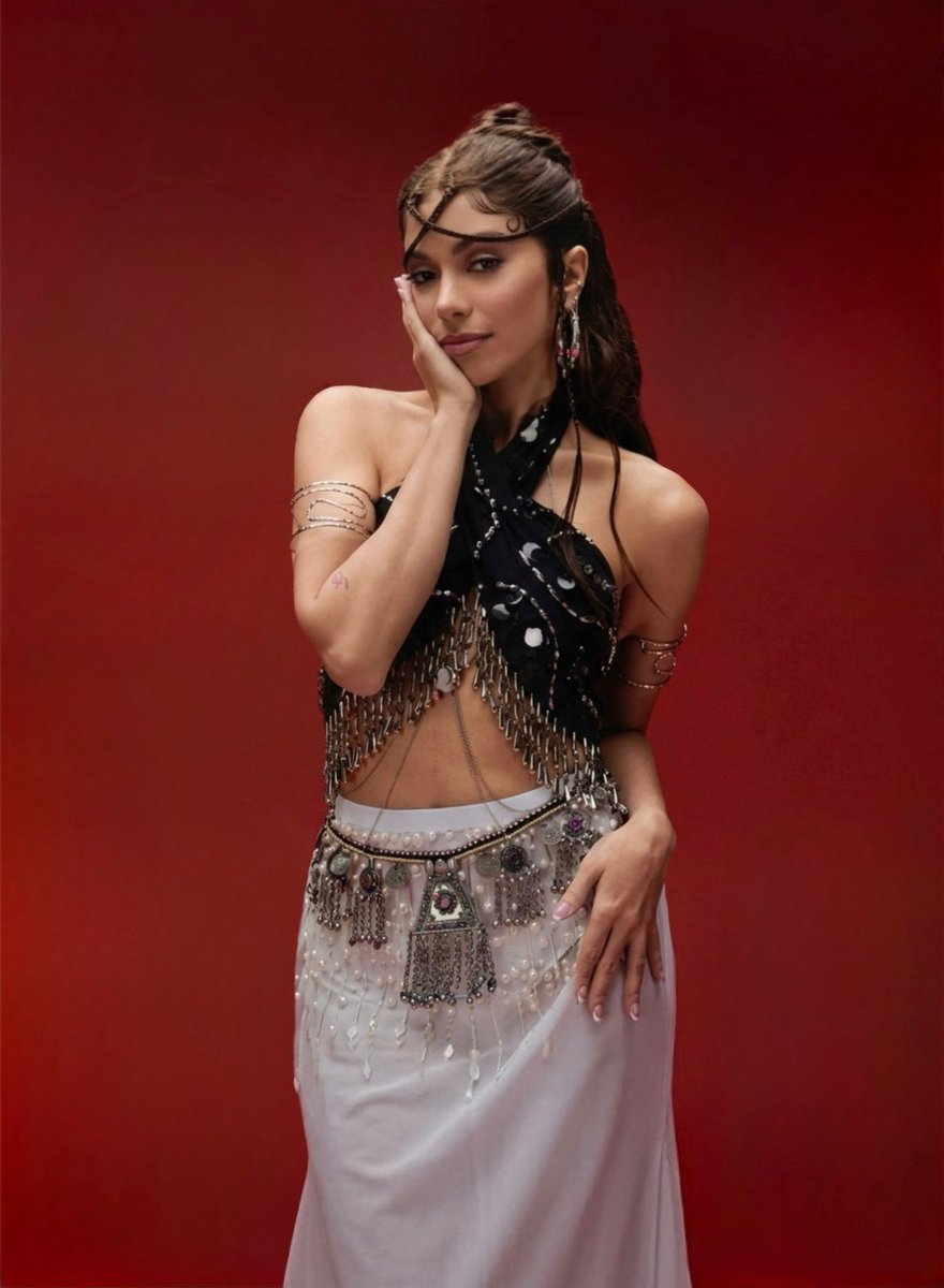 Primeira Mão Anitta tweet media