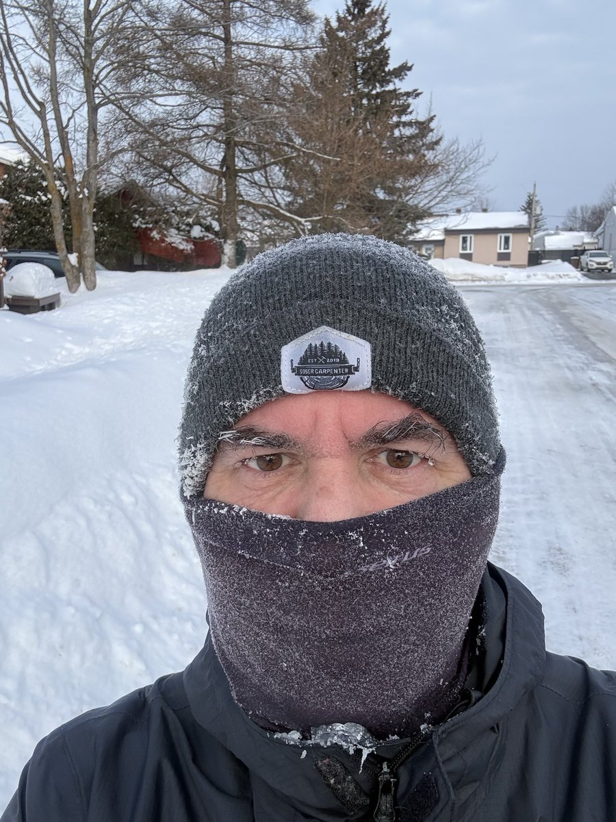 bpchimiste's tweet photo. Friday morning (short) #run just before work: 8km (5m) πππ» Beautiful weather with sunshine and -11Β°C with no wind π Have a nice day yβall β€οΈ #runners #SnowRunners @KMSxELA https://t.co/W5rime0RLC