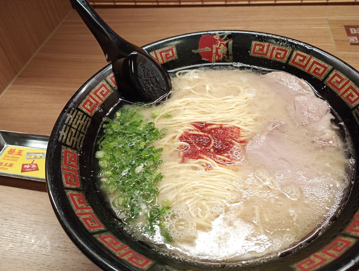 cocoa158cm's tweet photo. モンハンワイルズ
大集会所の食事場に
一蘭のラーメンが！

って事で本物を食べに行ってきました

初めての一蘭
とても美味しかった♪

しかし、勝手が分かる人いないと
初心者には難しいね

#一蘭 https://t.co/W5R8d1CsBX