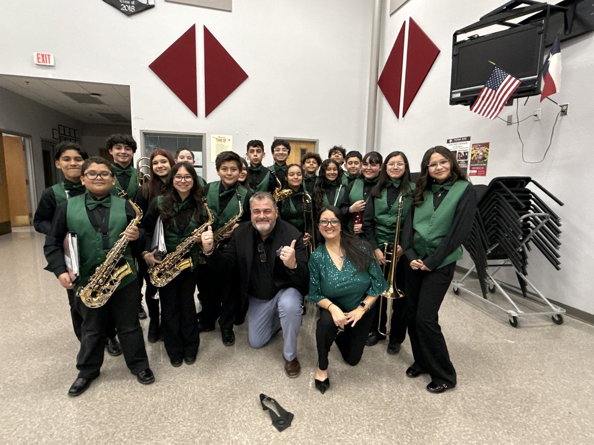 Megan Acosta Slider Band🎶 tweet media