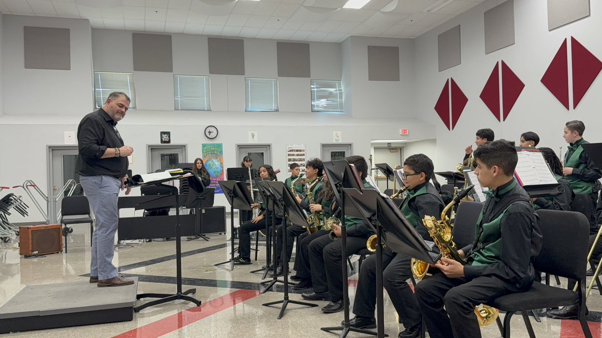 Megan Acosta Slider Band🎶 tweet media