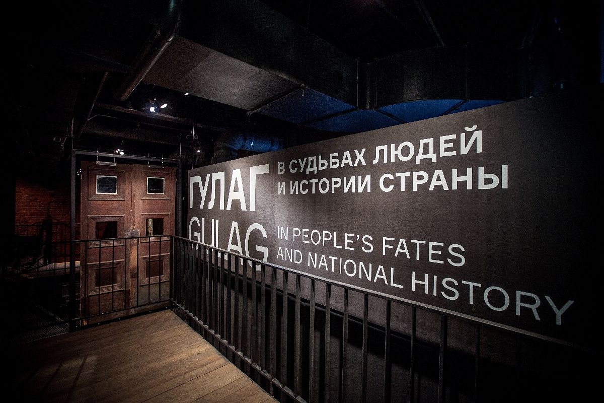 SPJ_ru's tweet photo. Музей истории ГУЛага, о намерении властей уничтожить который стало известно, не был лишь музейной площадкой.
В нем проходили показы фильмов, посвящённых теме репрессий, и театральные постановки. О двух наш обозреватель Татьяна Морозова писала в 2017 году:

https://t.co/jho73hgdkL https://t.co/eOdnWdfzK5