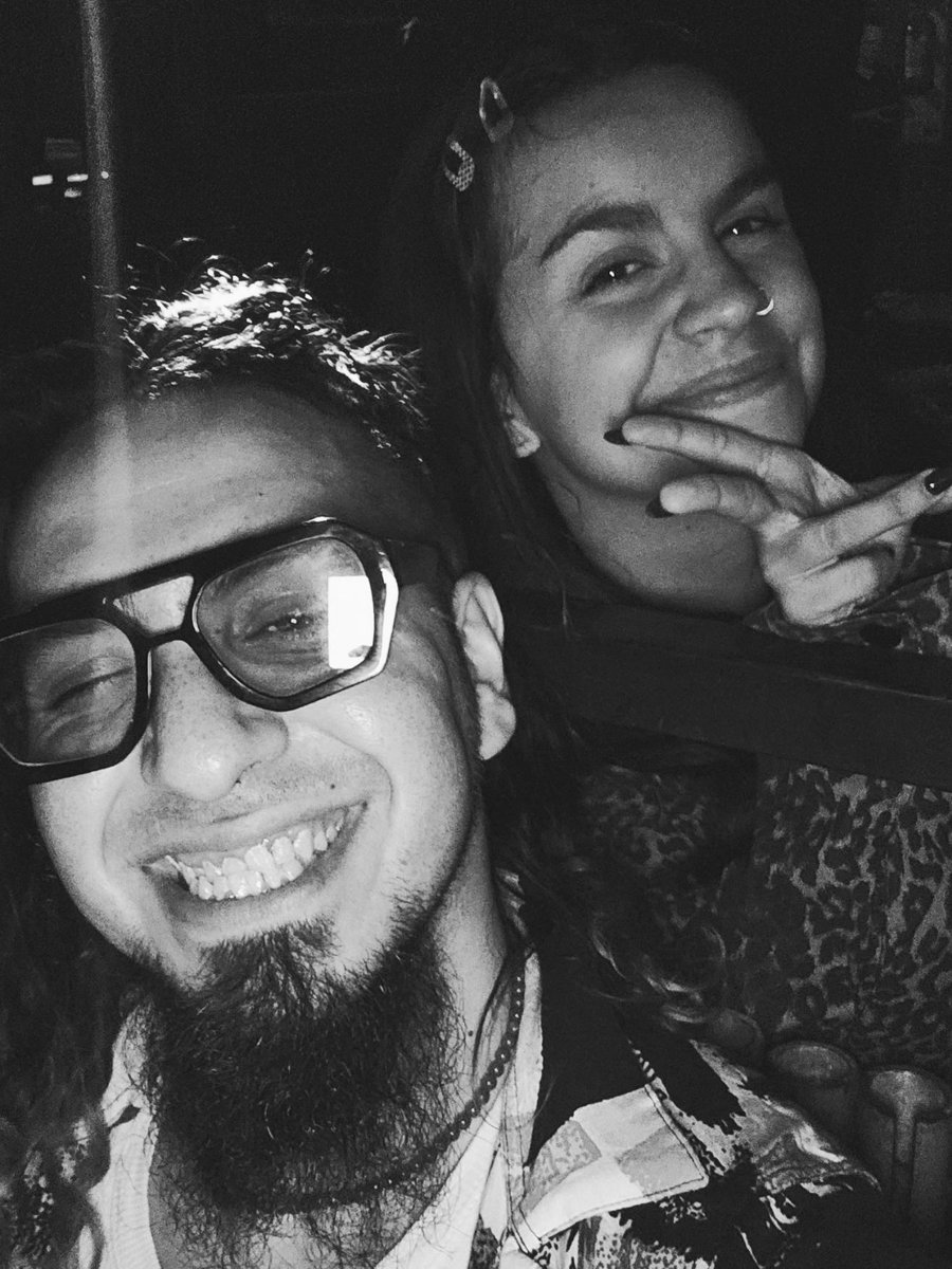 ANIMAL_92's tweet photo. Wendia @olgaenvivo NECESITAMOS DE MANERA URGENTE UNA RADIOLGA 2.0
Dejo esta foton con @lulasalomone de esa noche. Esta foto fue anterior a conocerle el alma a Gime (Soy Yeison Mamoa)
#radiolga https://t.co/zlv52uspbw
