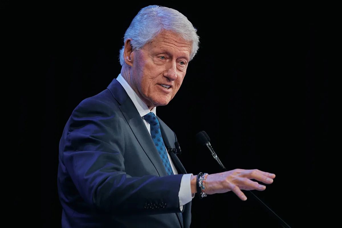 bill clinton blue dress jeffrey epstein While we're on the topic of Epstein, dude had some interesting art choices..... : r/facepalm