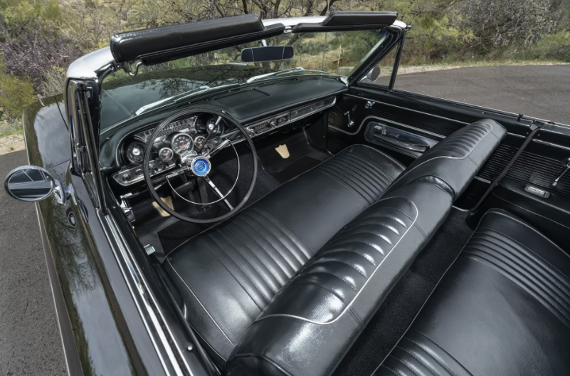 Mecum Auctions tweet media