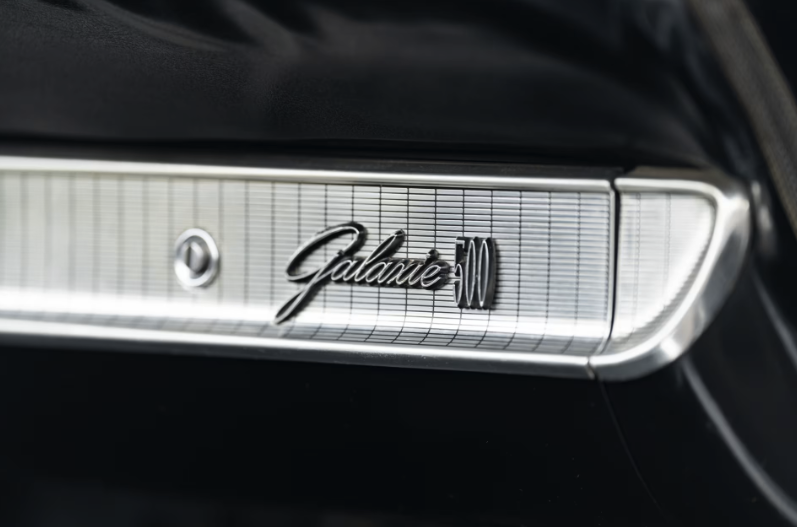 Mecum Auctions tweet media