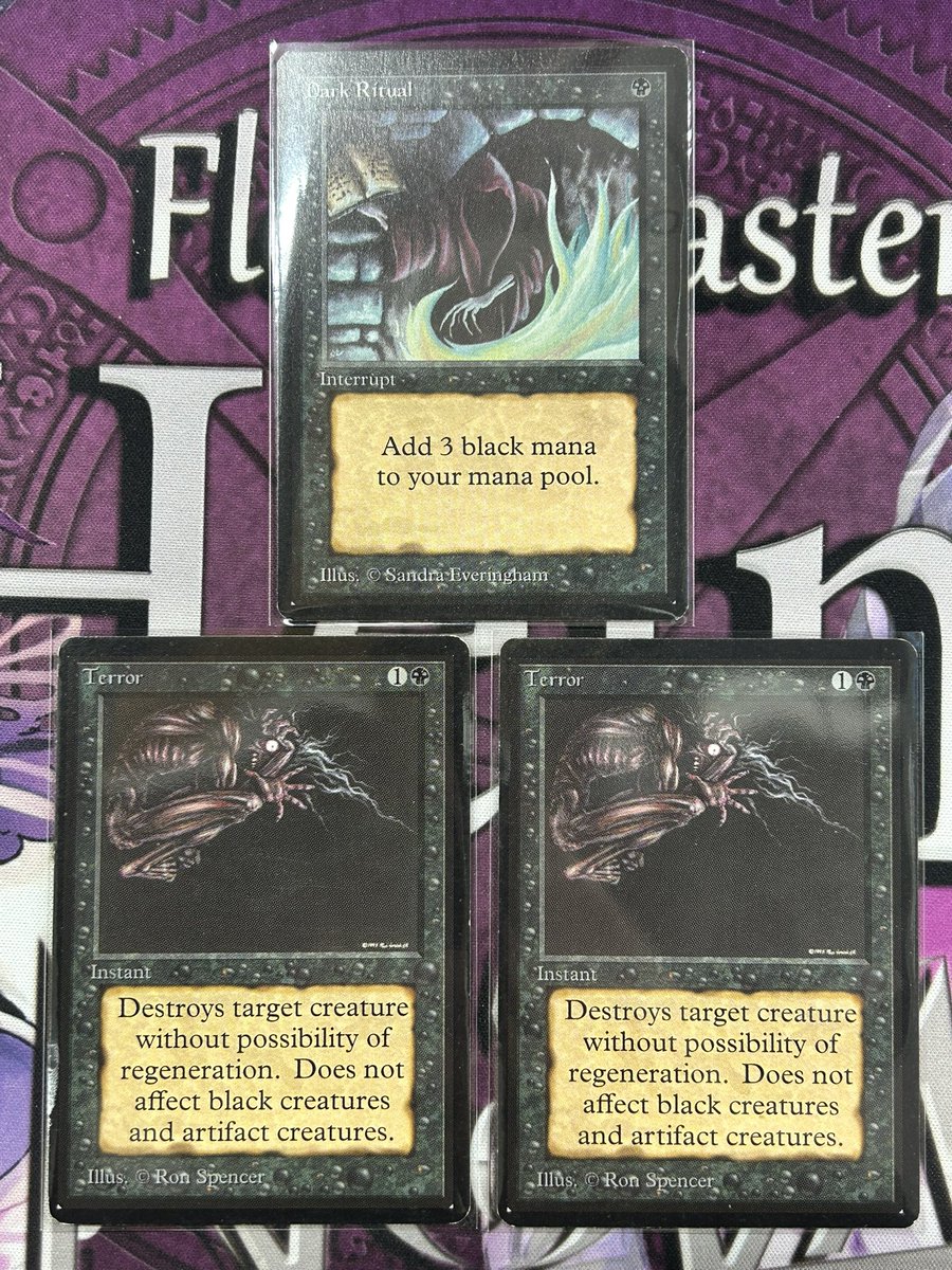 本日と昨日に多言語版とベータ版のMTGカードを買い取らせて頂きました