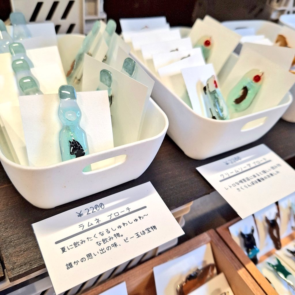 Enif_owo's tweet photo. ホースメッセ出展、無事に3日間走りきりました！
作品を直接見て、じっくり悩んで選んでいただき、さらに差し入れや嬉しいお言葉までたくさんかけていただいて…その一つひとつが本当に嬉しくて、胸がいっぱいになる時間でした。
皆様、ご来場本当にありがとうございました✨

そして、1〜2日目にお手伝いに来てくださったフォロワーさま、本当にありがとうございました！🙏✨

次の開催では今回以上にワクワクする作品と、楽しんでもらえる空間をお届けできるように、もっと成長したEnifをお見せできるよう頑張ります💪✨
