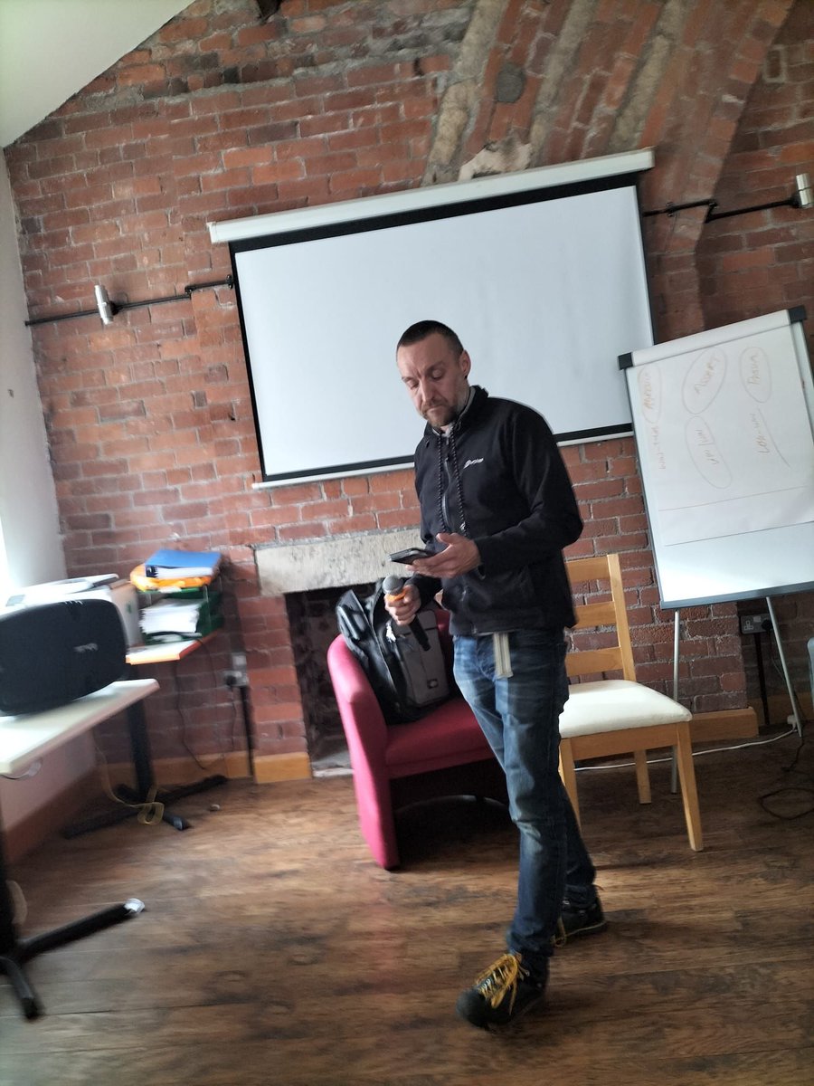 RRR_LUF's tweet image. Sonic Fusion 🎶💃

A fantastic session of singing, music, and connection… plus some delightfully questionable dancing! Everyone had fun expressing themselves in a supportive and creative space.

#Wellbeing #CreativeExpression #RedRoseRecovery