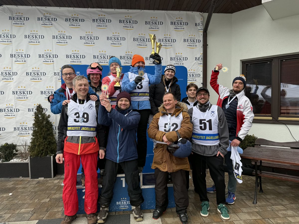 WPiAUJ's tweet photo. 🎿🏆 WPiA UJ ponownie z I miejscem w Pucharze Rektora UJ w narciarstwie!

Trzy zawody, liczne podia i świetna forma naszej drużyny.
Gratulacje dla wszystkich reprezentantów – jesteśmy dumni! 💛💙

#WPiA #UJ #PucharRektora #Narciarstwo https://t.co/EAmRZOZcmE