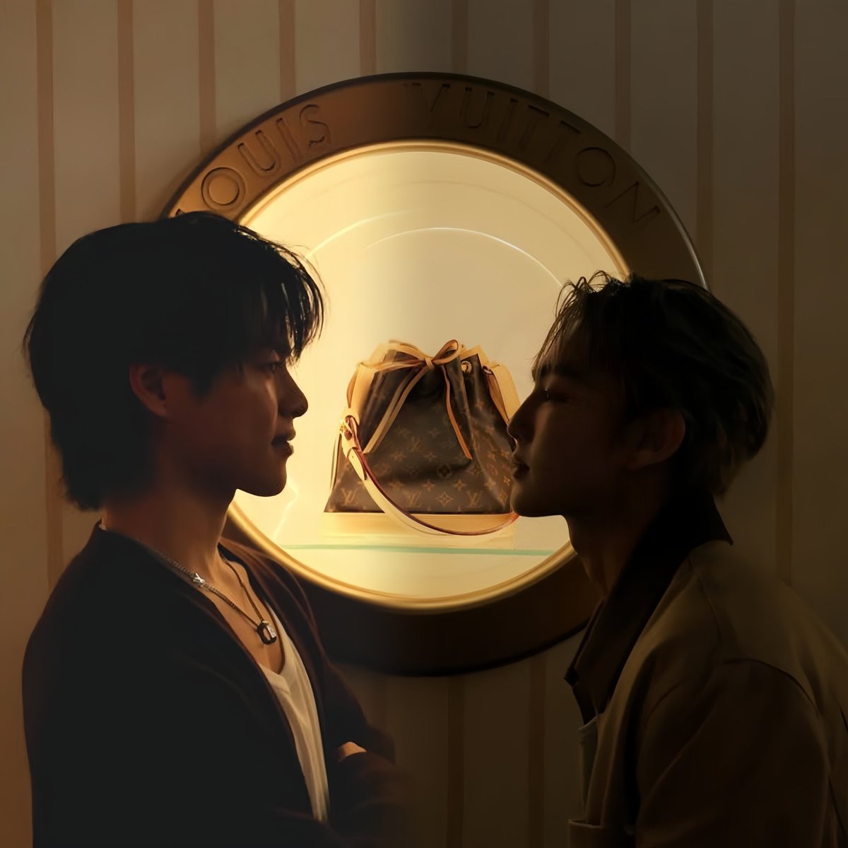 รูปเดี่ยวด้วยซ้ำ สลับกันถ่ายยังไงให้ใจตรงกั..หมายถึงให้ดูบาลานส์กันขนาดนี้

สวยมากอ่ะ 💙💖

#ถาปัตหัวใจนิจุ