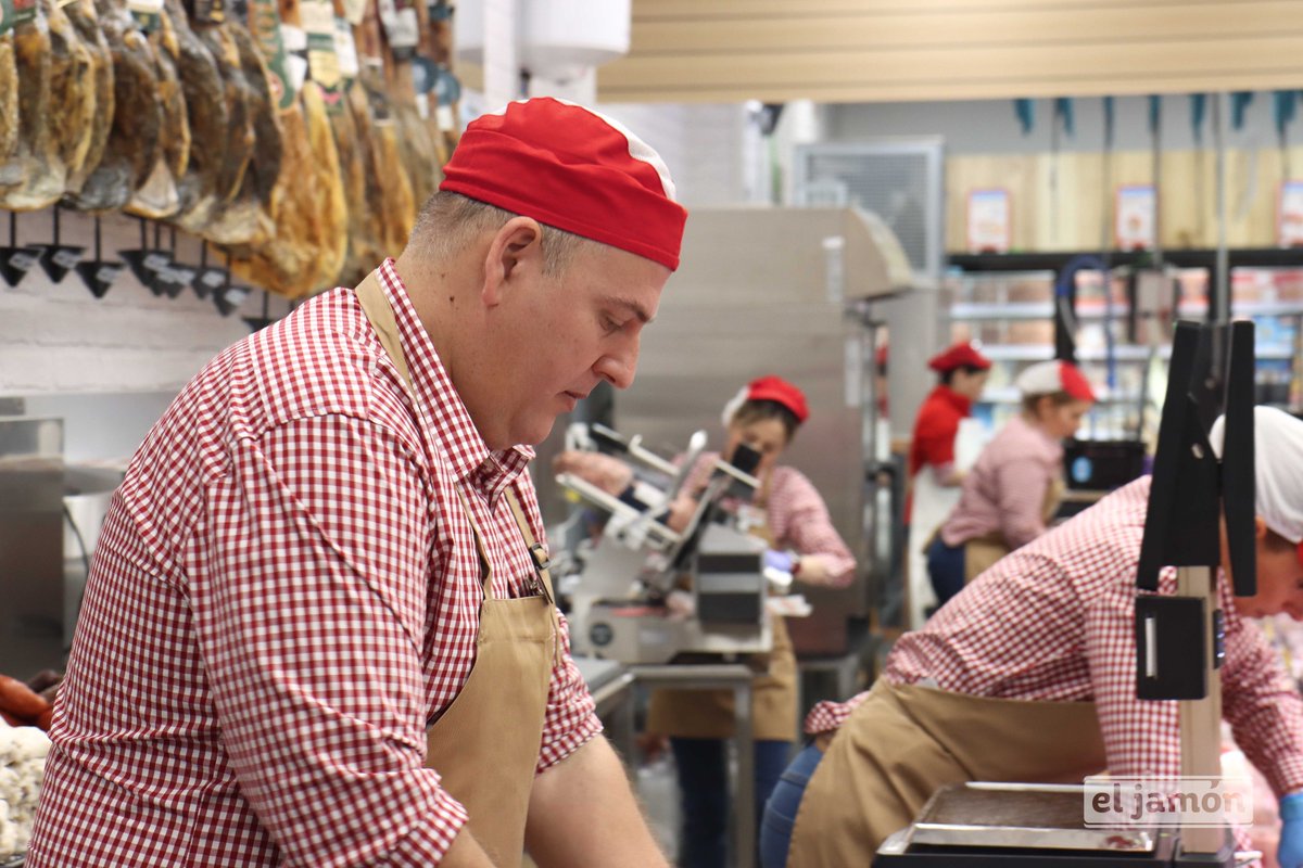 super_ElJamon's tweet photo. 🎉¡LA MONACILLA, Huelva, ya estamos con vosotros! 🛒
📌 Te esperamos en el CC La Monacilla de Aljaraque (Avda. Montes de León), de lunes a sábado de 9 a 23 horas 🥰 Podrás encontrar más de 9500 productos 🥩🧀 🍅 🥖🐟🦐¡Te esperamos! #LaMonacilla #Aljaraque #Huelva #ElJamon https://t.co/osY3fgLT1Y
