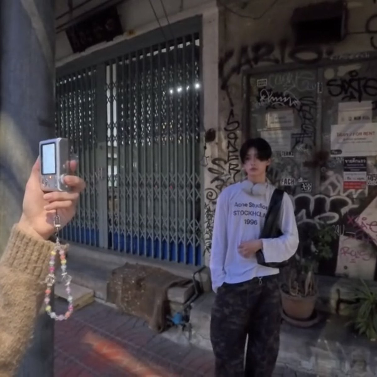 — 𝓒afe hopping ⭐️ #KHUNPOL 

(📸) บอยเฟรนแกะซีเรียลที่พร้อมจะไปคาเฟ่กับเราทุกวันหยุด ถ่ายรูปให้เราห้าร้อยรูปก็ไม่บ่น (ส่วนเราจะถ่ายสุดหล่ออีกหนึ่งพันรูปเออ ☺️)* . ♡ ݁˖