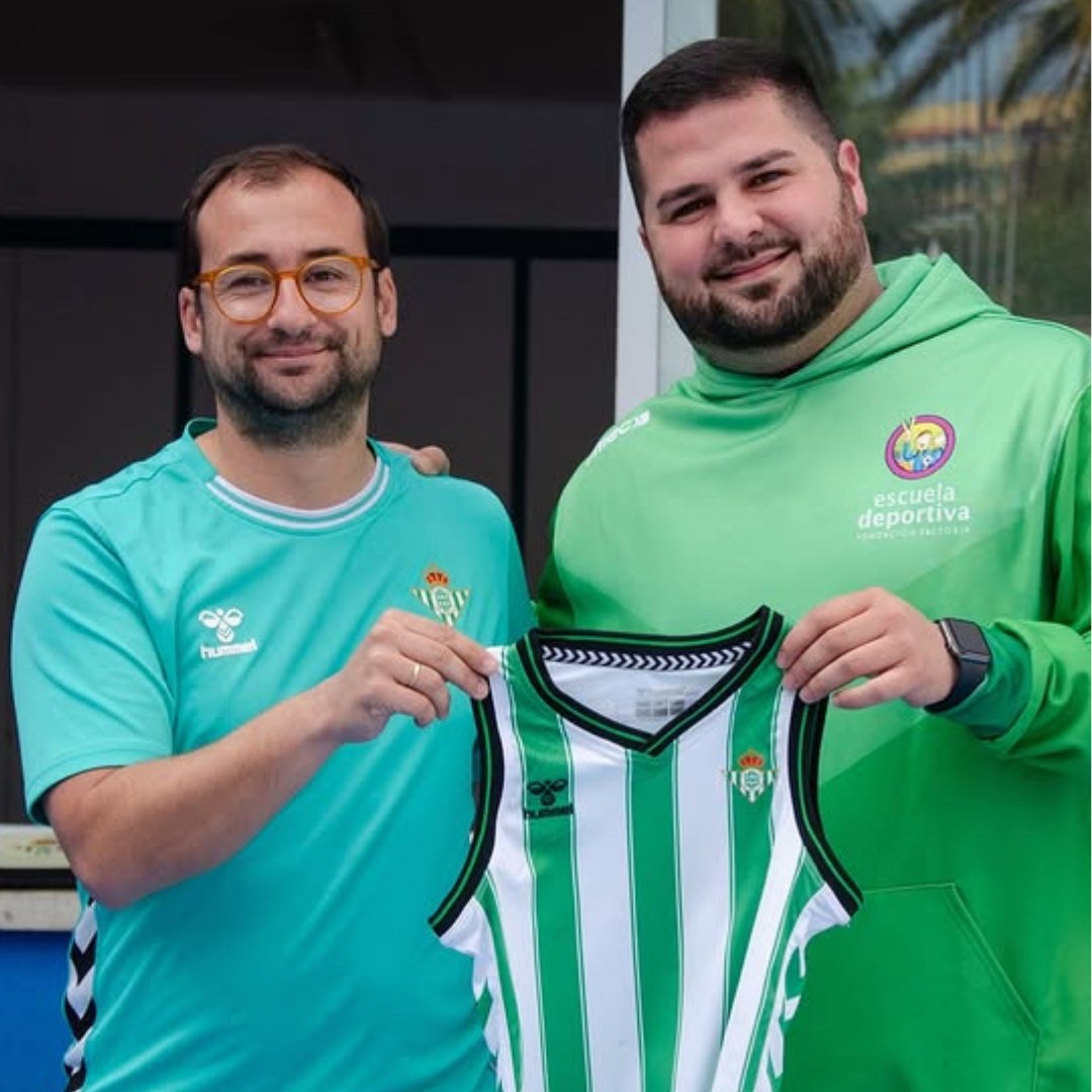 BetisAcademy's tweet photo. 🏀💚🤍 ¡Clausuramos un gran #RealBetisAcademyBasketCamp en Málaga junto a la Escuela Deportiva Fundación Victoria!

⏱️ Jesús Aguilar, subdirector de la escuela  y Adrián Castro y Federico Arroyo, técnicos de #realbetisacademy, nos acompañaron en este momento tan especial https://t.co/FSKV8wZfhj