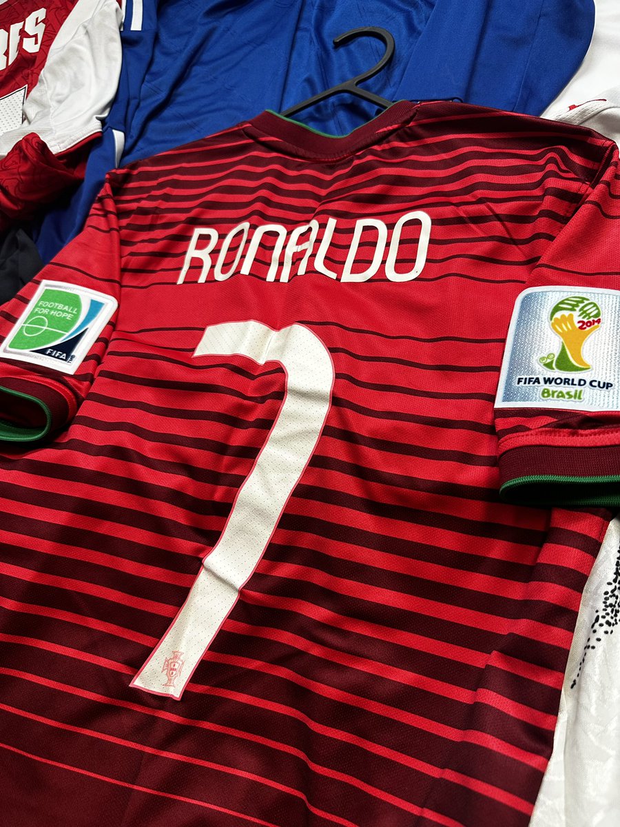 Lee's Football Shirts tweet media