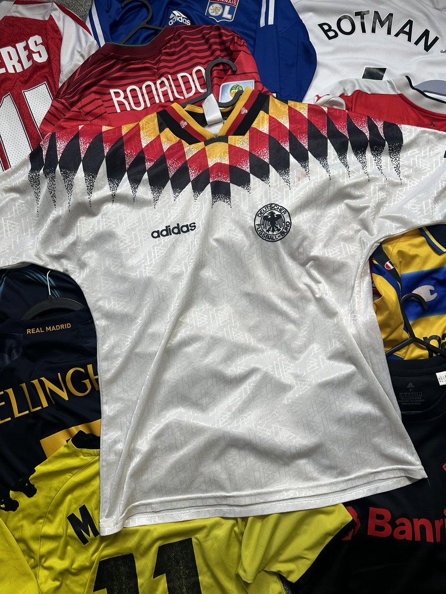 Lee's Football Shirts tweet media