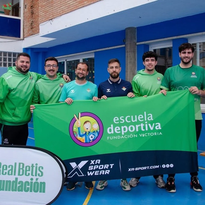 BetisAcademy's tweet photo. 🏀💚🤍 ¡Clausuramos un gran #RealBetisAcademyBasketCamp en Málaga junto a la Escuela Deportiva Fundación Victoria!

⏱️ Jesús Aguilar, subdirector de la escuela  y Adrián Castro y Federico Arroyo, técnicos de #realbetisacademy, nos acompañaron en este momento tan especial https://t.co/FSKV8wZfhj